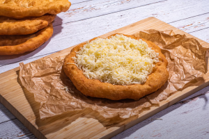 Lángos árak 2025-ben – és hogyan válaszd ki a legjobb lángossütőt?