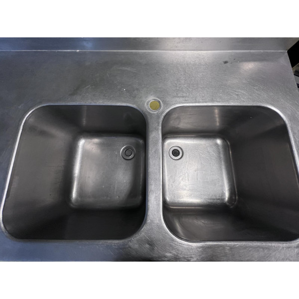 Pracovná doska z nehrdzavejúcej ocele s dvoma drezmi