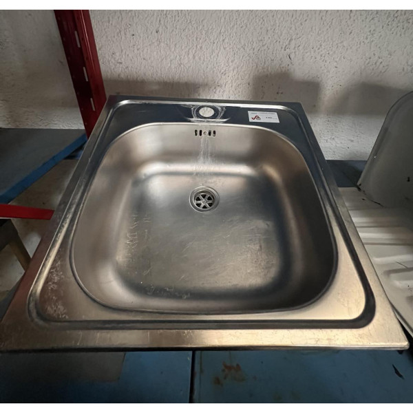 Built-in stainless steel sink Built-in stainless steel sink