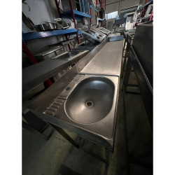 Edelstahltisch mit Handwäsche