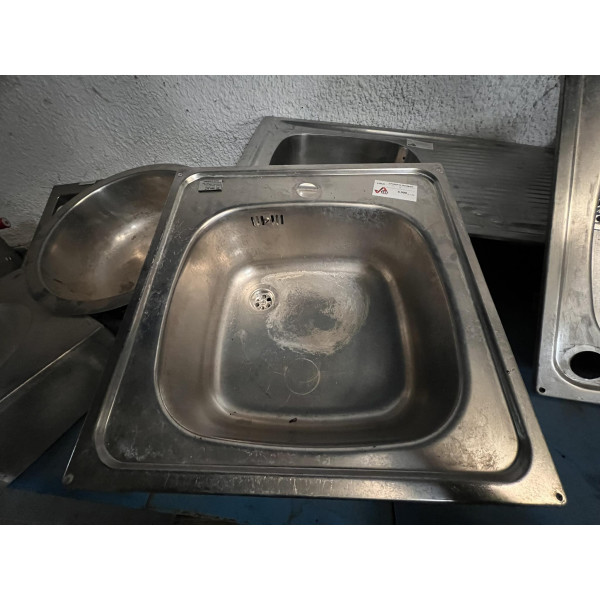 Built-in stainless steel sink Built-in stainless steel sink