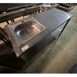 1 Waschbecken mit Abtropffläche, unteres Regal