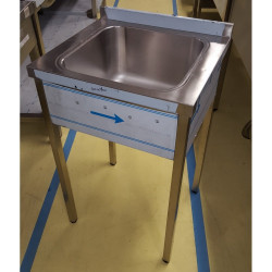 1 Waschbecken aus Edelstahl