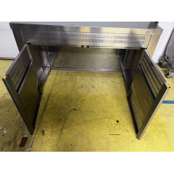 Pingwin Söntéspult, 3 oldalt burkolt, rácsos ajtóval, alul nyitott, hátsó felhajtással