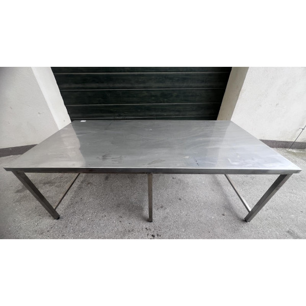 Stainless steel work table - 234 x 104 x 83 cm Stainless steel work table - 234 x 104 x 83 cm