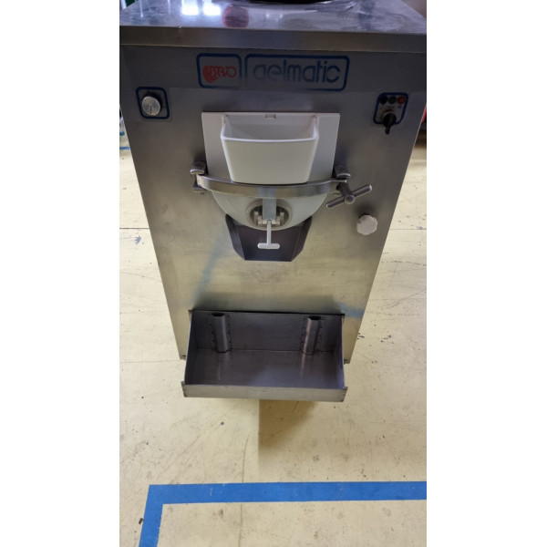 Bravo Gelmatic 610, fagylaltkészítő gép, 50-65 kg/óra Bravo Gelmatic 610, fagylaltkészítő gép, 50-65 kg/óra