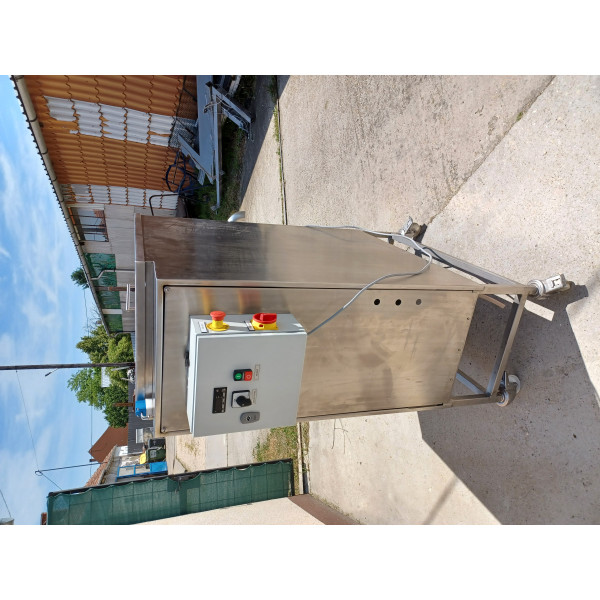 Chocolate melting machine