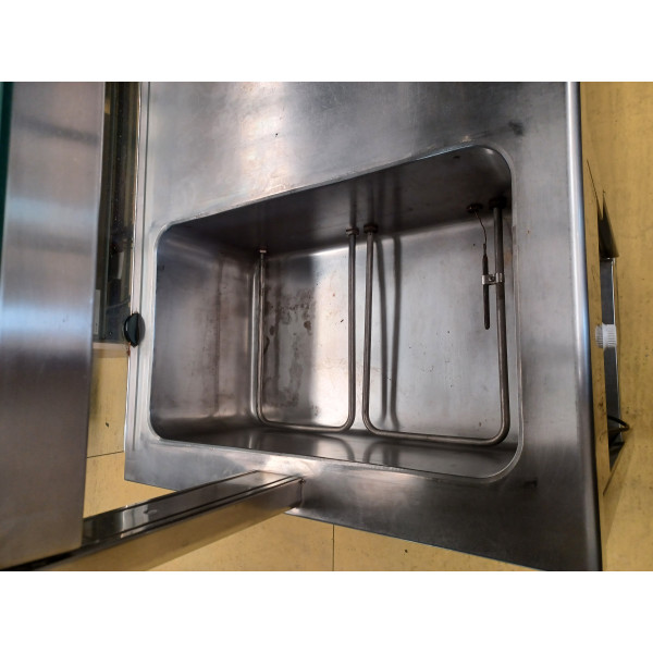 Pult na hotdogy, so zaobleným sklom, zásuvka, vstavaná chladnička