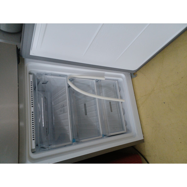 Hotpoint HAFC9 TI32SX kombi hűtő , új szállítási hibás