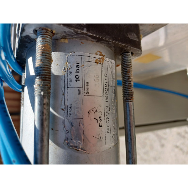 Sheet puller, pneumatic mass puller