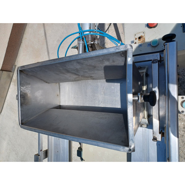 Sheet puller, pneumatic mass puller