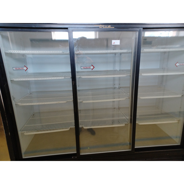 True GDM 69, 3 ajtós hűtővitrin