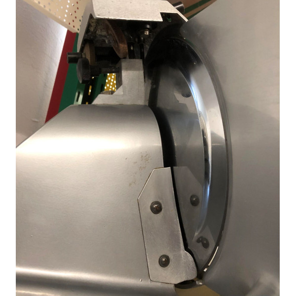 250 mm krájač v kryte z eloxovaného hliníka 250 mm krájač v kryte z eloxovaného hliníka