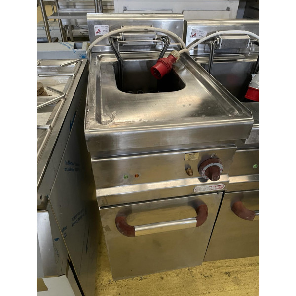 Bertos elektrische Fritteuse – 10 Liter – 1 Becken (6 kW) – Serie 700 – Bertos Bertos elektrische Fritteuse – 10 Liter – 1 Becken (6 kW) – Serie 700 – Bertos