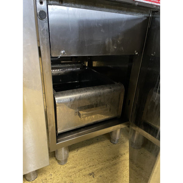 Berto's E7F18-4M elektromos olajsütő - 18 literes - 1 aknás (13,5 kW) - 700-as széria - Bertos Berto's E7F18-4M elektromos olajsütő - 18 literes - 1 aknás (13,5 kW) - 700-as széria - Bertos