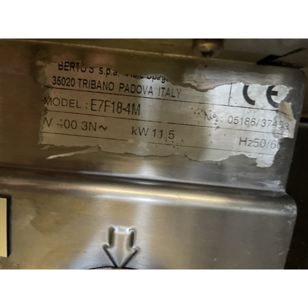 Berto's E7F18-4M elektromos olajsütő - 18 literes - 1 aknás (13,5 kW) - 700-as széria - Bertos Berto's E7F18-4M elektromos olajsütő - 18 literes - 1 aknás (13,5 kW) - 700-as széria - Bertos