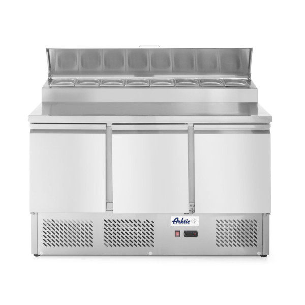 Háromajtós salátahűtő pult emelt GN bemutatórésszel 380L, Arktic, 230V/310W, 1365x702x(H)1265mm 232897
