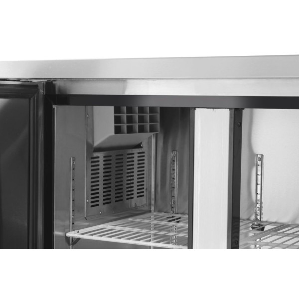 Háromajtós hűtött munkaasztal Kitchen Termékcsalád 390L, Arktic, Kitchen Line, 291L, 230V/270W, 1800x600x(H)886mm 233382