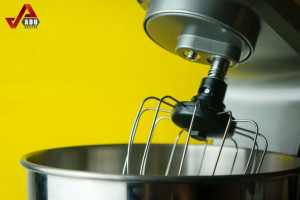 Ipari dagasztógép: miért nélkülözhetetlen egy professzionális konyhában vagy üzemnél?