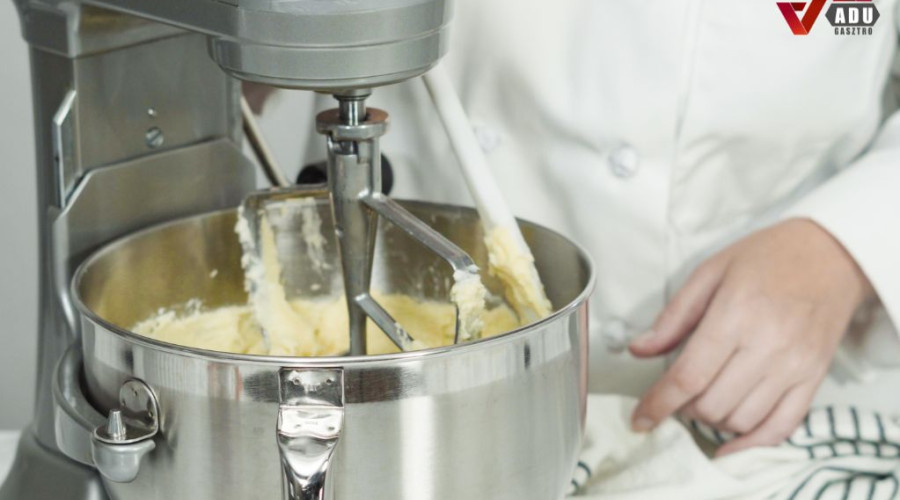 Ipari dagasztógép – miért nélkülözhetetlen eszköz a téli időszakban?