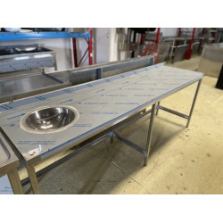 Schmaler Tisch mit Waschbecken Schmaler Tisch mit Waschbecken