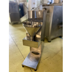 Automatic meat and liver dumpling maker