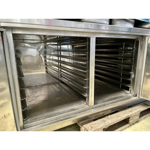 Neutrálny stôl - 3 dvere Neutrálny stôl - 3 dvere