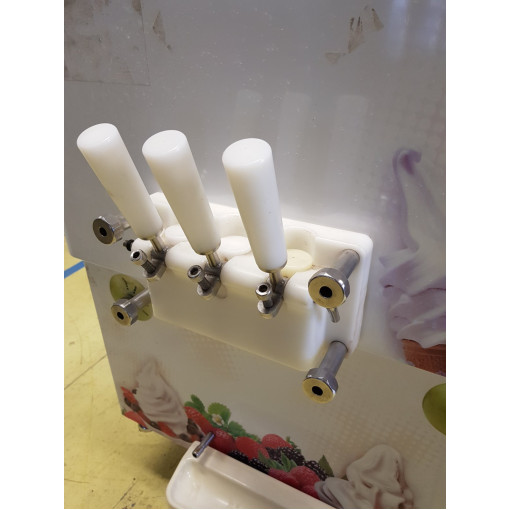 Smach EFE 2500 P - Lágyfalgylaltgép, kerekekk és pumpával 2×8 Literes Smach EFE 2500 P - Lágyfalgylaltgép, kerekekk és pumpával 2×8 Literes