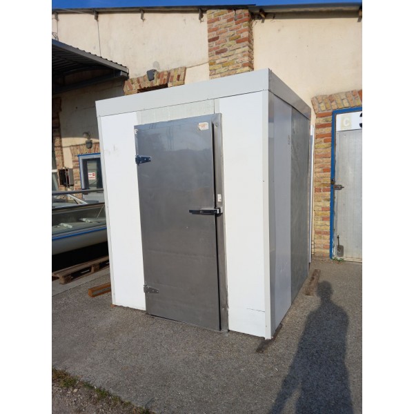 Cold room with machinery 9,6 m3 Walk-in freezer / chiller