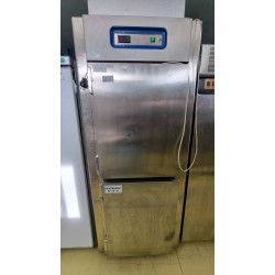 Stainless background refrigerator - with split door - Br. 700 liters Stainless background refrigerator - with split door - Br. 700 liters