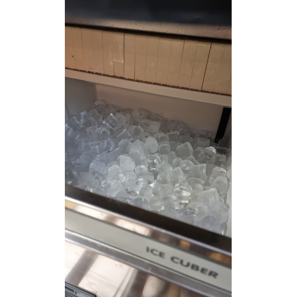 Eismaschine Brema CB416 – Eiswürfelmaschine – 42 kg/Tag Eismaschine Brema CB416 – Eiswürfelmaschine – 42 kg/Tag