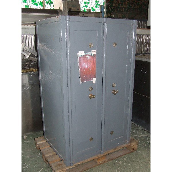 Antique safe (A268 / 1) Armor / Platte cabinet