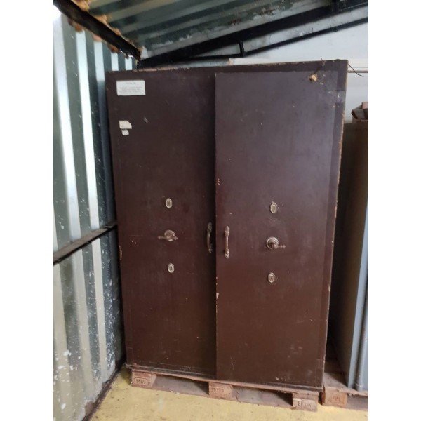 Old antique brown safe type (A263)  Armor / Platte cabinet