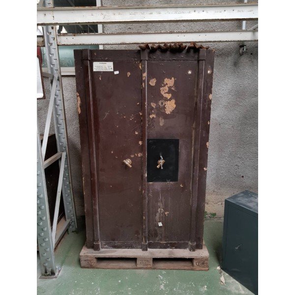 Old antique brown safe type (A263)  Armor / Platte cabinet