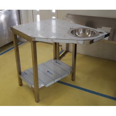 Sarkos kézmosós asztal, alsó polccal Asztalok