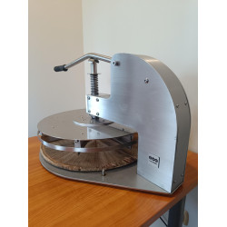 Slicemaster AD45 - kézi pizza szeletelő – szénacél pengékkel, rozsdamentes szerkezettel - 45cm es pizzákhoz Slicemaster AD45 - kézi pizza szeletelő – szénacél pengékkel, rozsdamentes szerkezettel - 45cm es pizzákhoz