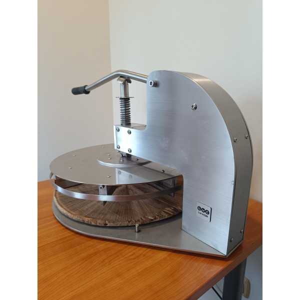 SLICEMASTER AD45 - manuálny krájač pizze - s čepeľami z uhlíkovej ocele, konštrukcia z nehrdzavejúcej ocele SLICEMASTER AD45 - manuálny krájač pizze - s čepeľami z uhlíkovej ocele, konštrukcia z nehrdzavejúcej ocele