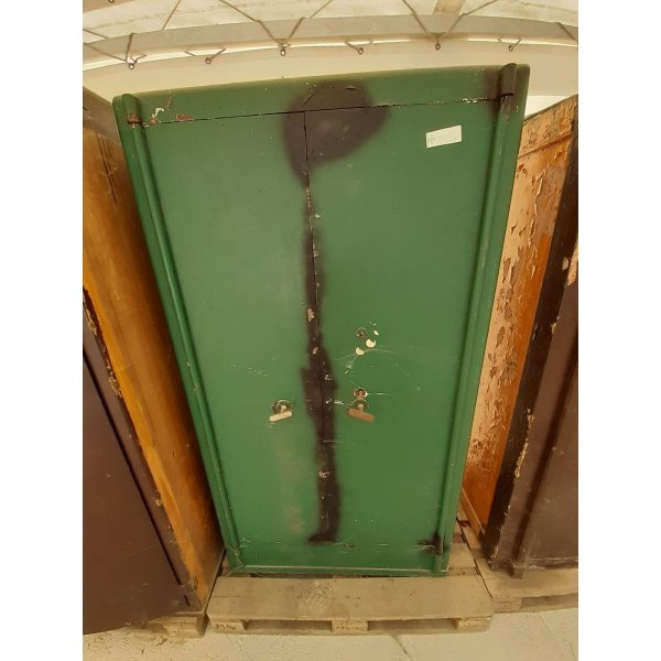 green weapon cabinet Armor / Platte cabinet
